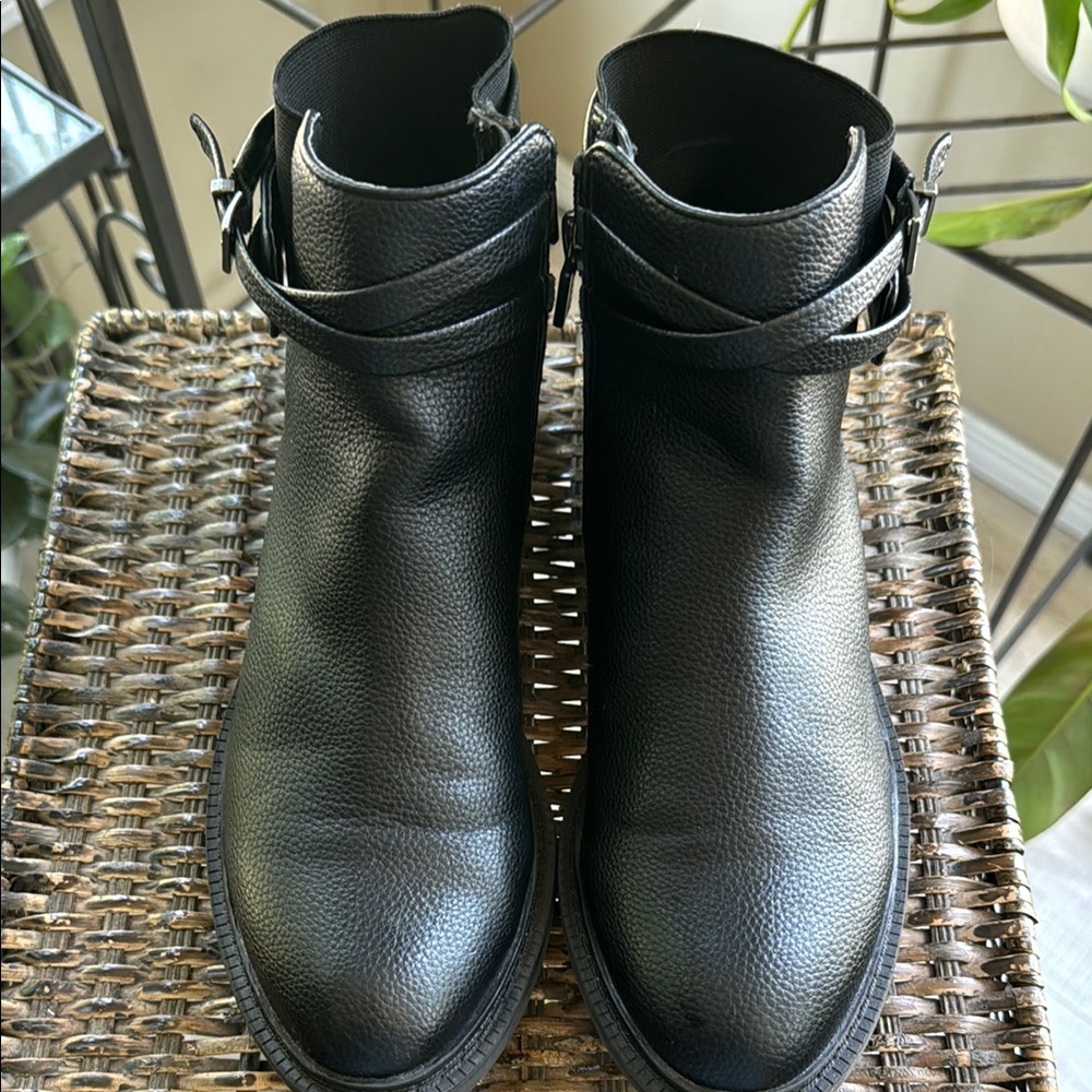 Kenneth Cole Women's Wind Lug Buckle‎ Ankle Boot Women’s Size 8